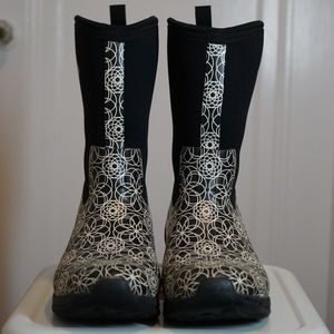 Women’s Black & White Muck Boots Size 8/9